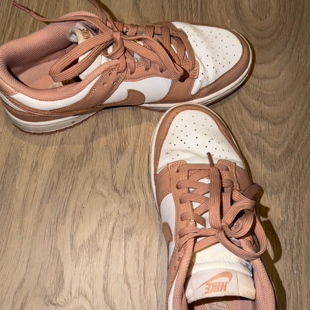 Nike Kids Low-Top Sneakers in White and Light Brown